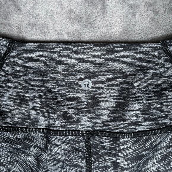 Lululemon Inspire Crop II Black White Space Dye Capri Leggings Size 4 - Picture 4 of 5